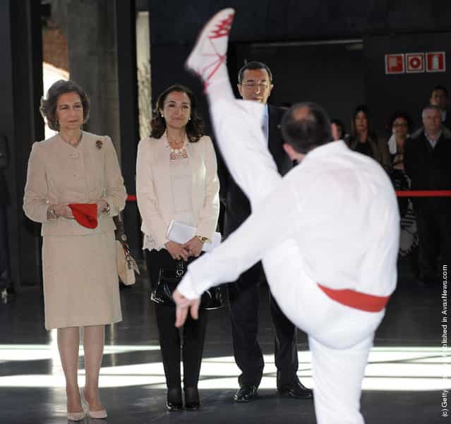 Queen Sofia of Spain (L) attends 'Innovacion y Diseno' 2011 Awards in Bilbao on March 22, 2012 in Bilbao, Spain