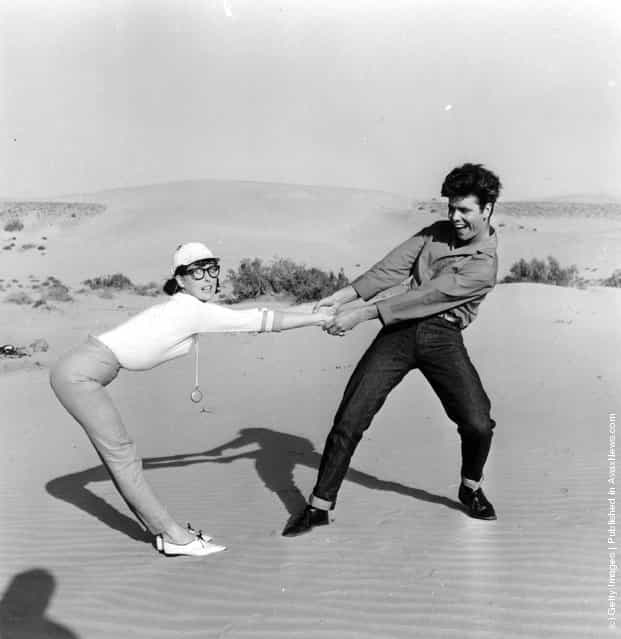 1963: Singer Cliff Richard and actress Una Stubbs larking about during filming the EMI musical Wonderful Life, alternatively titled Swingers Paradise