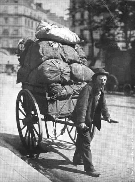 A ragpicker with his cart on the Avenue des Gobelins, Paris, 1899