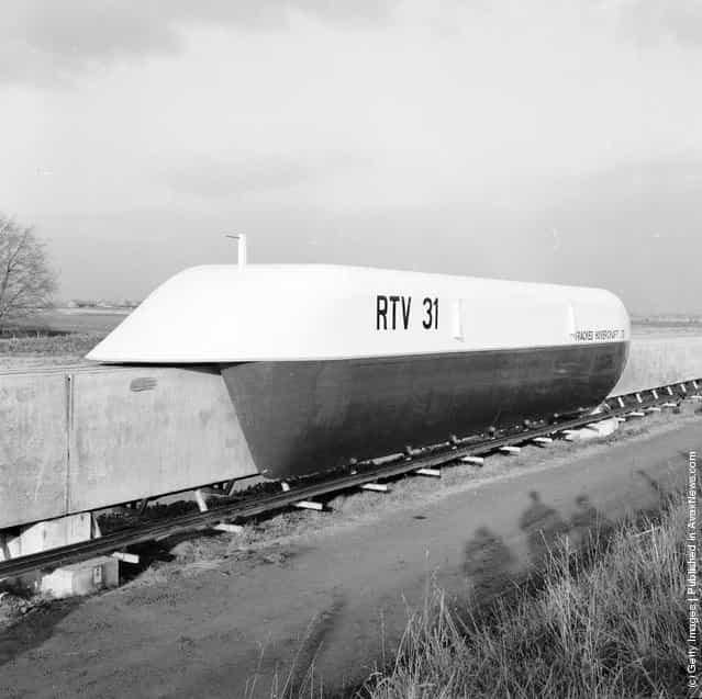 1971: A trial monorail train