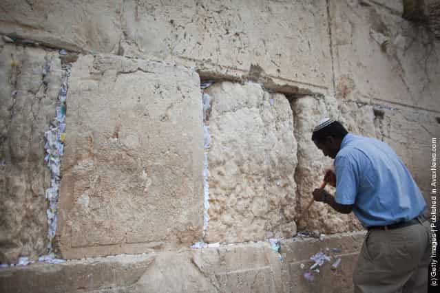 Prayers And Messages To God Are Removed From The Western Wall