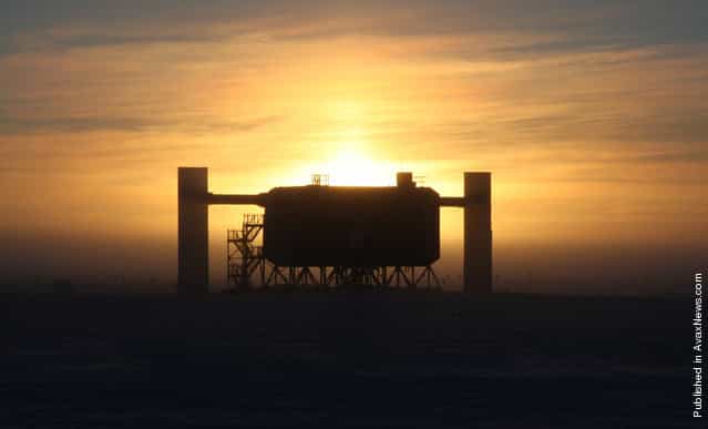 A silhouette of the IceCube neutrino detector facility at Amundsen-Scott South Pole Station, sen on April 2nd, 2008. There are 2 towers, east and west for receiving cables from the large matrix of detectors buried in the ice below