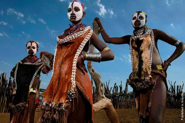 An image of Karo maidens in the Omo Valley, South West Ethiopia.Dus, Omo Valley, Ethiopia, January 2008