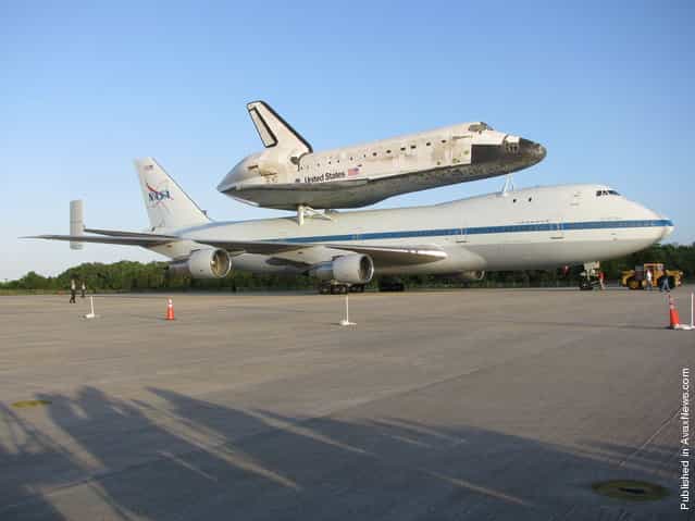 Space shuttle Discovery sits atop NASA's 747 Shuttle Carrier Aircraft (SCA) ready to transport it from Kennedy Space Center to the Washington D.C.