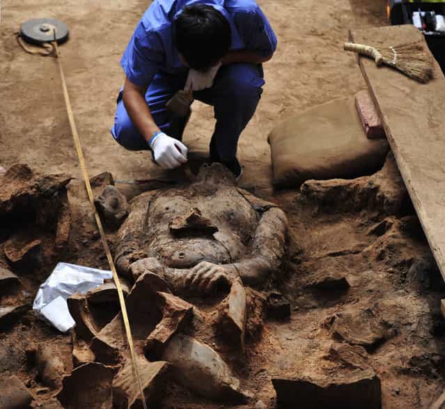 China unearths over 100 new terracotta warriors