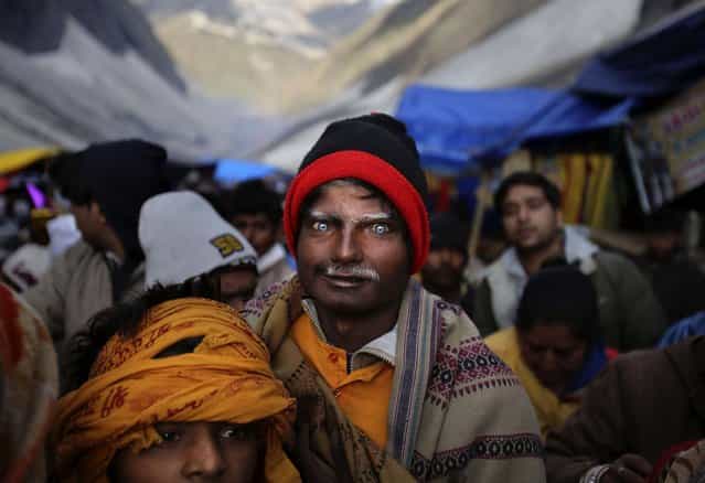 Pilgrims line up to enter the Amarnath cave