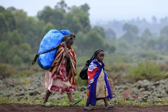 Children flee renewed fighting between Congolese army and M23 rebels near the eastern Congolese city of Goma July 24, 2012. Congolese rebels and government forces traded heavy weapons fire around two eastern villages on Friday, forcing thousands of civilians to flee towards the provincial capital days ahead of a regional summit due to tackle the rebellion. (Photo by James Akena/Reuters) Children flee renewed fighting between Congolese army and M23 rebels near the eastern Congolese city of Goma July 24, 2012. Congolese rebels and government forces traded heavy weapons fire around two eastern villages on Friday, forcing thousands of civilians to flee towards the provincial capital days ahead of a regional summit due to tackle the rebellion. (Photo by James Akena/Reuters)