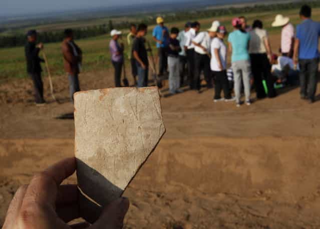 A piece of the pottery statue found in Aohan Banner, North Chinas Inner Mongolia autonomous region, July 3, 2012. (Photo by Xinhua)