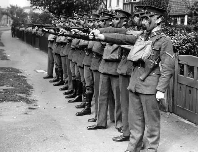A detachment of soldiers stationed in the Home Counties undergoing revolver training in suburbia. UK, 29th September 1939. (Photo by Reg Speller/Fox Photos)