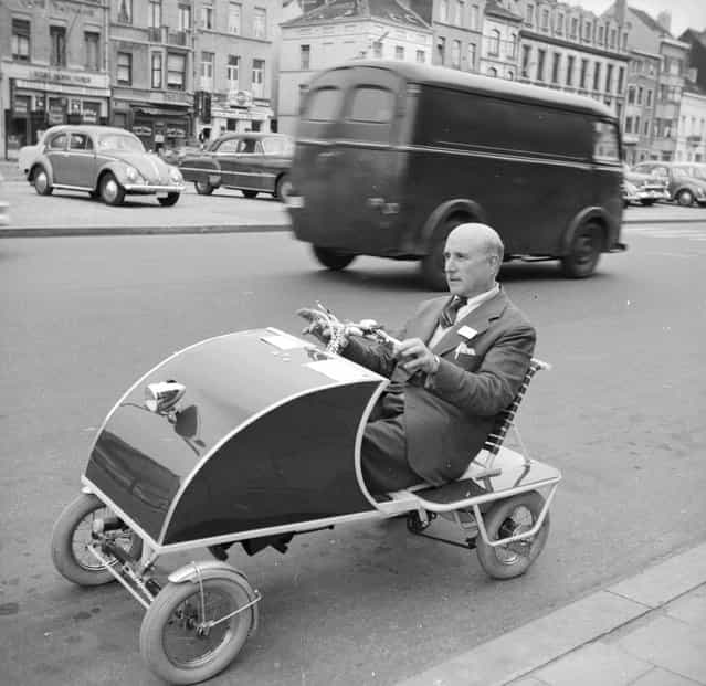 Fernando Ruiz Luciarte driving his invention, the Oto-Pedal, through the streets of Paris, July 1958. The car, specially designed for elderly people, is modelled on the child's pedal car and travels at a speed of 25 miles per hour. (Photo by Karel Berg/BIPs)