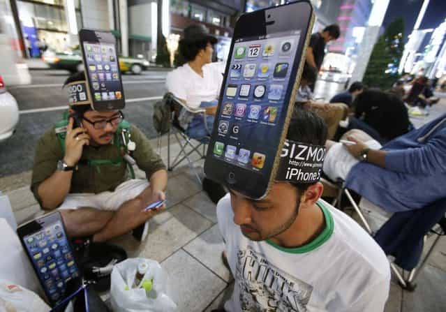 Men wearing cardboard hats, depicting Apple’s new iPhone 5, line up outside Apple’s store in Ginza, Japan, on September 25, 2012. (Photo by Toru Hanai/Reuters)