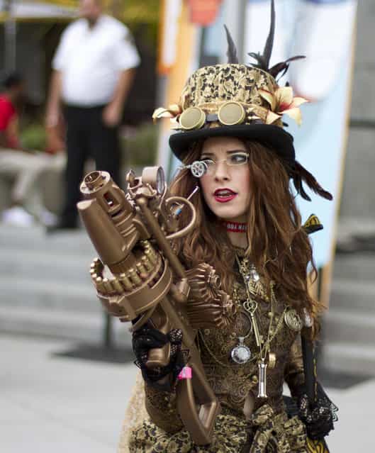Amazing Steampunk outfit and gun