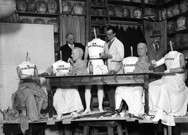 Craftsmen at the Madame Tussaud's workshop arrange headless wax figures of Wakatsuki, Stimson, MacDonald, Tardieu and Grandi into a tableau of a political conference. 20th February 1930. (Photo by Fox Photos)