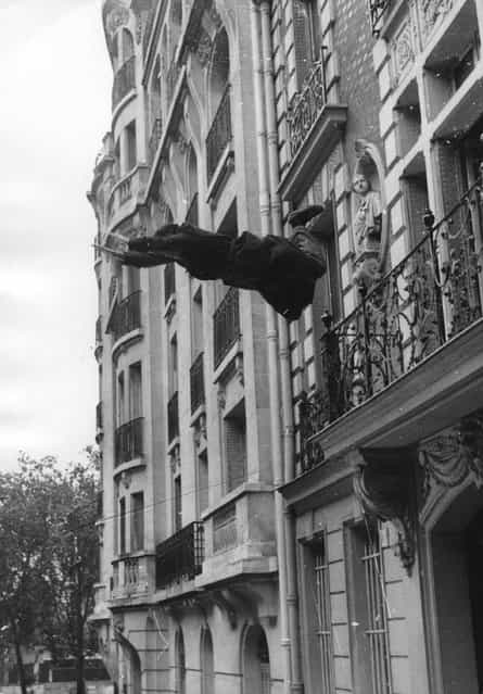 A stunt man diving from a Paris balcony, 1965. (Photo by Keystone)