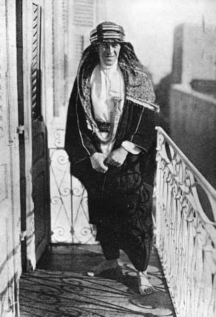British soldier, adventurer and author Thomas Edward Lawrence (1888–1935) the [Uncrowned King Of The Arabs] on the Governor's Balcony in Jerusalem, 1920. He joined the Arab revolt against the Ottoman Empire during World War I. (Photo by Hulton Archive)