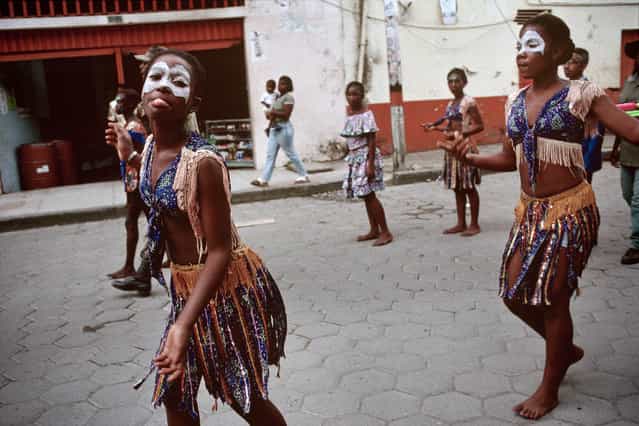 Colombia, Tumaco. Procession for peace in July 1998. (Photo by Jean-Claude Coutausse)