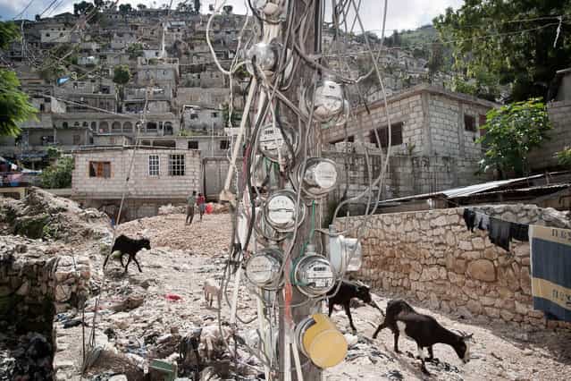 Haiti, Petion-Ville. Dezermit ravine (slums) in November 2003. (Photo by Jean-Claude Coutausse)