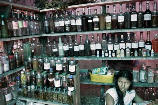Peru, Iquitos. Traditional medicine merchant on April 2005. (Photo by Jean-Claude Coutausse)