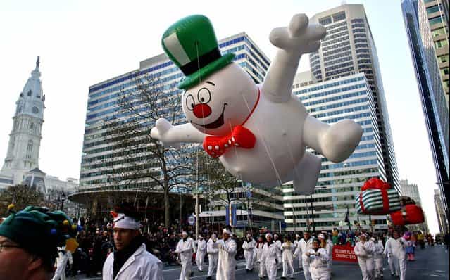 The Frosty the Snowman balloon make its way down 16th Street in view of City Hall during the 93rd annual Thanksgiving Day parade in Philadelphia. (Photo by Joseph Kaczmarek/Associated Press)