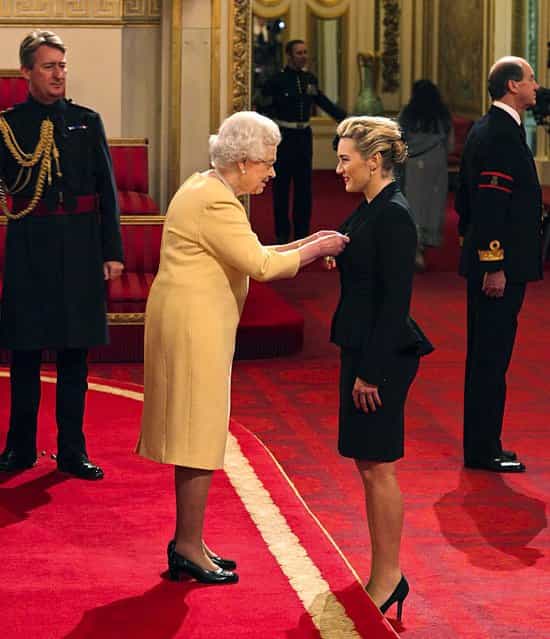 Actress Kate Winslet is awarded a CBE, for services to drama by Queen Elizabeth II, during an Investiture ceremony at Buckingham Palace in London, November 21, 2012. She recieved the honor for her [significant contribution] to modern Britain. (Photo by Dominic Lipinski/PA)