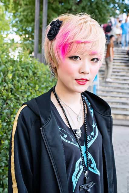 Pink-Blonde Hair in Harajuku. A girl w/ cute hair color on her way to the An Cafe [Summer Dive] concert in Harajuku. (Tokyo Fashion)