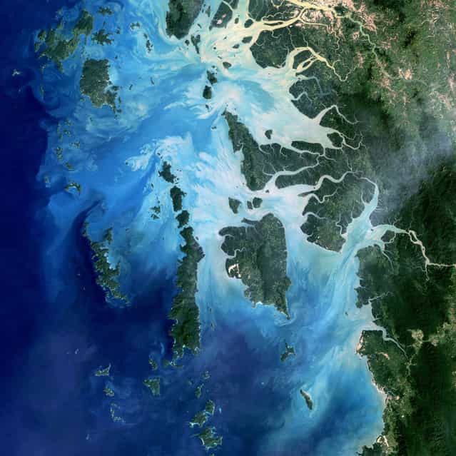 Mergui Archipelago, Myanmar. The Mergui Archipelago in the Andaman Sea consists of more than 800 islands. This natural-color image of the center portion of the archipelago was captured by Landsat 5 on December 14, 2004. (Photo by USGS/NASA)