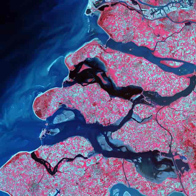 Delta Region, Netherlands. Along the southern coast of the Netherlands, sediment-laden rivers have created a massive delta of islands and waterways in the gaps between coastal dunes. After unusually severe spring tides devastated this region in 1953, the Dutch built an elaborate system of dikes, canals, dams, bridges, and locks to hold back the North Sea. Image taken on September 24, 2002, by the ASTER instrument aboard NASA’s Terra satellite. (Photo by NASA/GSFC/USGS EROS Data Center)