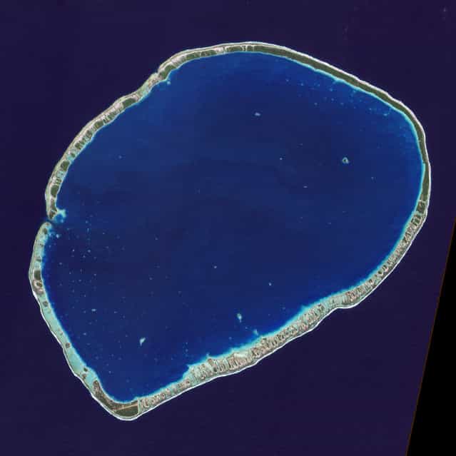 The islands and coral atolls of French Polynesia, located in the southern Pacific Ocean, epitomize the idea of tropical paradise: white sandy beaches, turquoise lagoons, and palm trees. Even from the distance of space, the view of these atolls is beautiful. This image from the Advanced Land Imager on NASA’s Earth Observing-1 (EO-1) satellite shows the southern part of Tikehau Atoll, one of the 78 coral atolls that make up the Tuamotu Archipelago. Patches of coral make star-like spots across the turquoise expanse of the lagoon. A line of tree-covered islets encircles the lagoon. At the southernmost tip of the atoll, a large islet accommodates a small village and an air strip. (Photo by NASA/GSFC/USGS EROS Data Center)