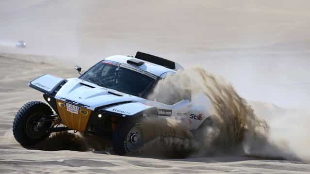 Gianpaolo Bedin and co-pilot Mauro Esteban Lipez of team Buggy compete in the special stage during day one of the of the 2013 Dakar Rally on January 5, 2013 in Pisco, Peru. (Photo by Shaun Botterill)