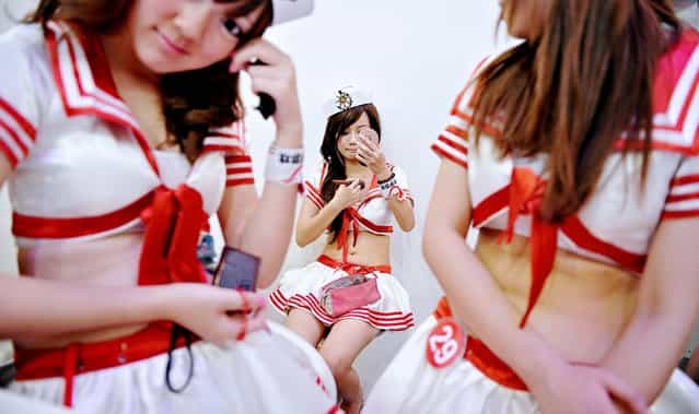 Booth girls wearing cosplay outfits enjoy a break between two performances during the 8th annual China Digital Entertainment Expo and Conference (ChinaJoy), in Shanghai. (Photo by Phillippe Lopez /AFP Photo)