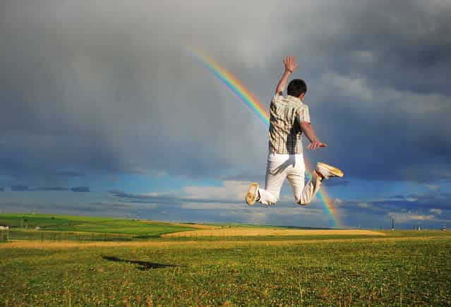 [Jumpology]. [Pierced by rainbow]. (Photo by Betuel H.)