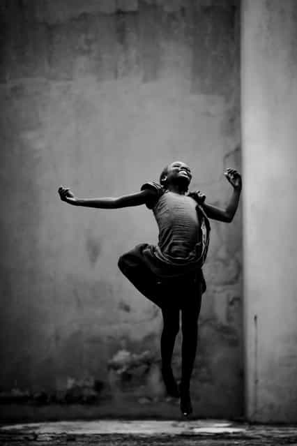 [Jumpology]. Jump. Nigerai. (Photo by Gbenro Sholanke)