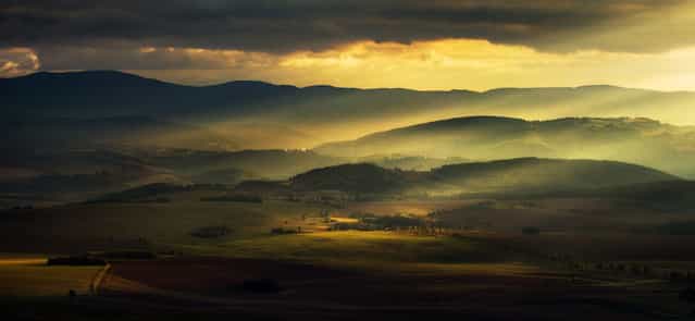[A view from Szczeliniec to Owls Mountains and Klodzko valley, Poland]. (Photo and comment by Pawel Uchorczak, Poland/2013 Sony World Photography Awards