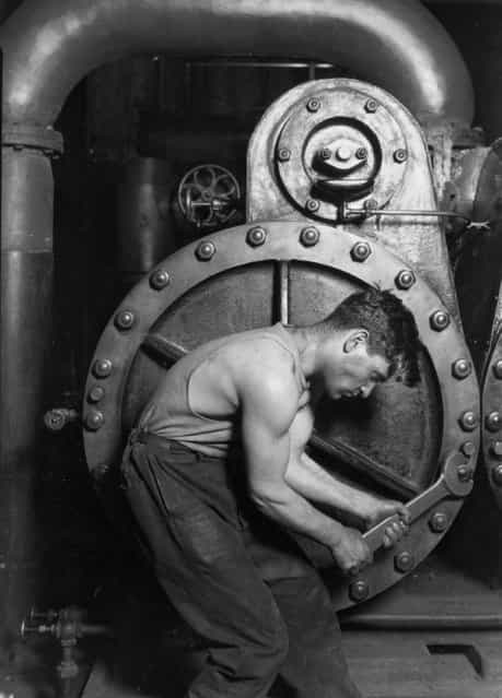 [Power house mechanic working on steam pump, 1920]. (Photo by Lewis Hine)