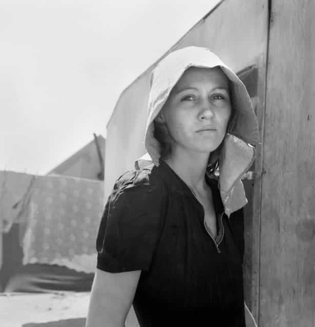 [Young migratory mother, originally from Texas] Edison, Kern. County, California, April 11, 1940. (Photo by Dorothea Lange)