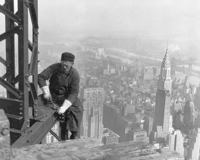[Old-timer, – keeping up with the boys. Many structural workers are above middle-age. New York City, Empire State Building, 1930]. (Photo by Lewis Hine)
