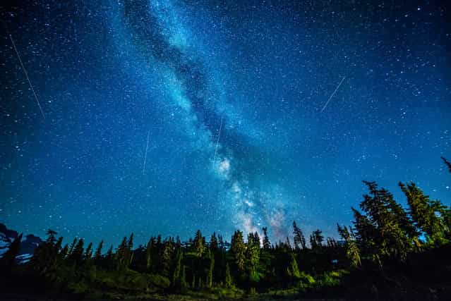 [Chasin' The Perseids]. (Photo and comment by Dave Morrow)