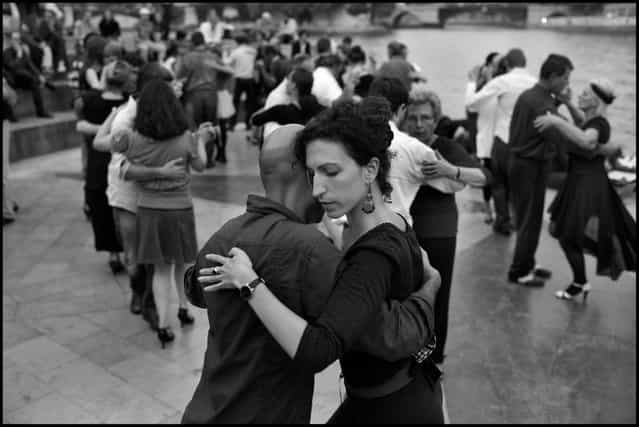 Paris like a dance. Tango along the banks of the Seine. (Photo and comment by Peter Turnley)