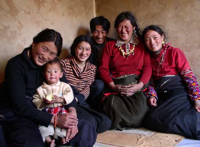 Buddhist pilgrim family from Sichuan. (Photo by Tom Carter/The Atlantic)