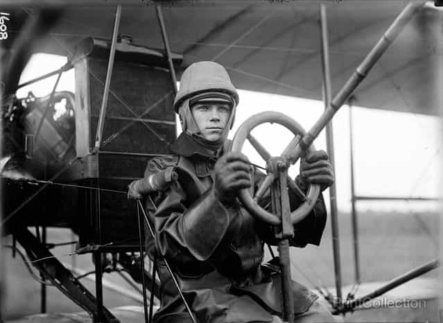 Aviation, Army, College Park. Tests of Curtiss Palne for Army, Single Control. Created by Harris & Ewing. Published in 1912.