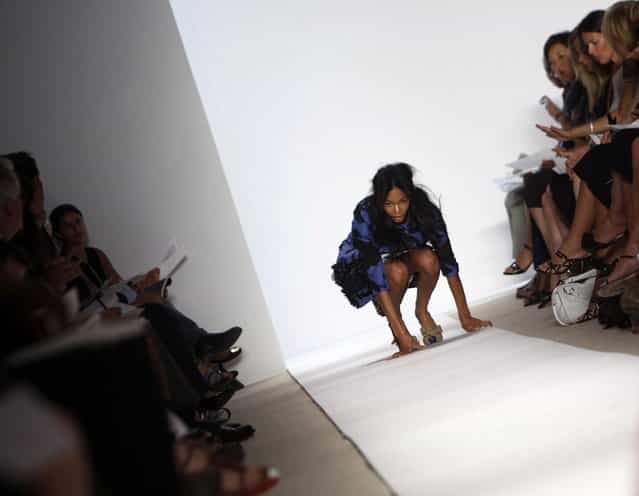 A model falls as she presents a creation from Peter Som Spring/Summer 2009 collection at New York Fashion Week September 8, 2008. (Photo by Joshua Lott/Reuters)