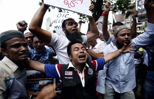 Myanmar Muslims living in Kuala Lampur protest against ethnic unrest between Buddhists and Muslim in Meikhtila, Myanmar, on March 25, 2013. Anti-Muslim mobs rampaged through three more towns in Myanmar's predominantly Buddhist heartland over the weekend, destroying mosques and burning dozens of homes despite government efforts to stem the nation's latest outbreak of sectarian violence. (Photo by Lai Seng Sin/Associated Press)