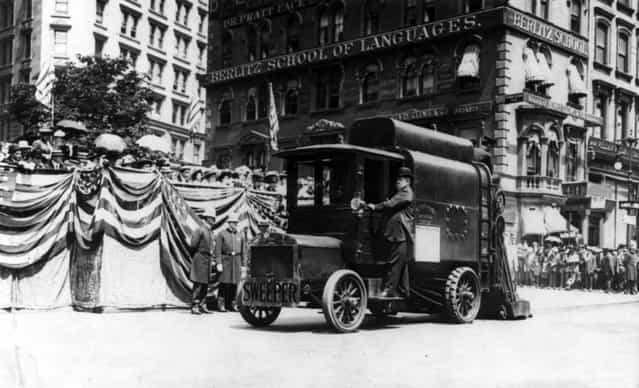 Street cleaning – Auto street cleaner. New York, between 1907 and 1913. (Photo by George Grantham Bain)