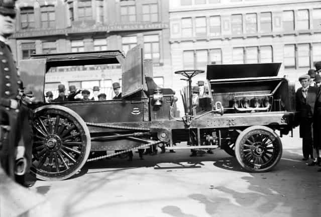 Photo shows street cleaning vehicle in New York City, made by Magnus Butler. New York, between ca. 1910 and ca. 1915. (Photo by George Grantham Bain)