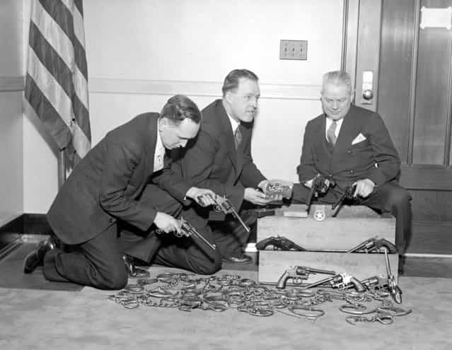 G-men get rid of old guns, 1934. (Photo by Leslie Jones)