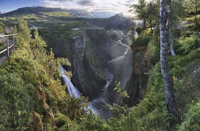 A wide evening view to Måbødalen in Eidfjord municipality, Hordaland, Norway in 2011 August. The view has been captured from the eastern end of the valley. (Photo by Ximonic, Simo Räsänen)