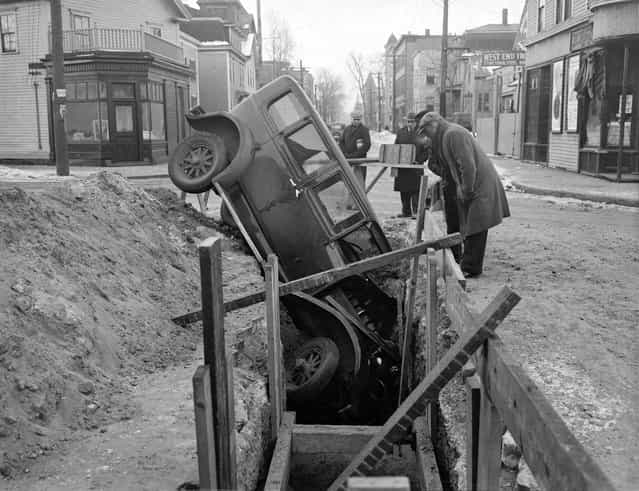 Car goes into trench, 1935. (Photo by Leslie Jones)