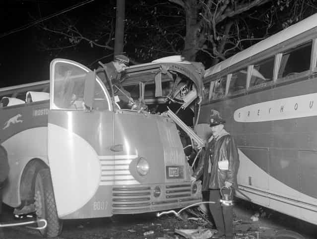 Accident involving two N.Y. – Boston buses in Sudbury, 1939. (Photo by Leslie Jones)