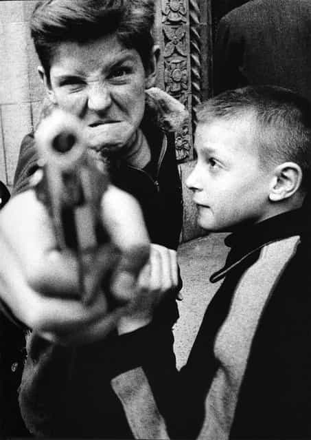 Gun 1, New York, 1955. (Photo by William Klein/'William Klein ABC'/Abrams)