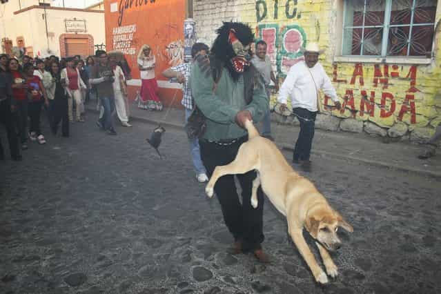 [Los tlachikeros, fiesta del pulke... Tepetlaoxtoc de Hidalgo, Mexico, MX]. (Fermìn Guzmàn)